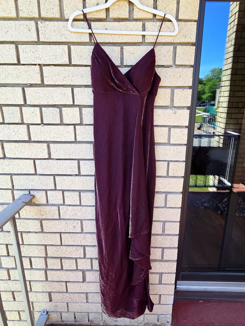 De Laru Metallic Spaghetti Strap Gown